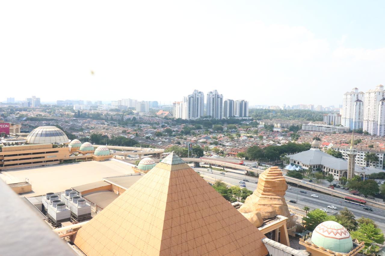 Millennium Suite At Pyramid Tower Петалинг-Джая Экстерьер фото
